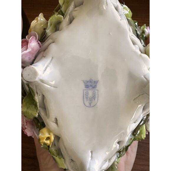 VINTAGE SCHIERHOLZ DRESDEN DIAMOND SHAPED PORCELAIN BASKET WITH APPLIED ROSES - Picture 15 of 16